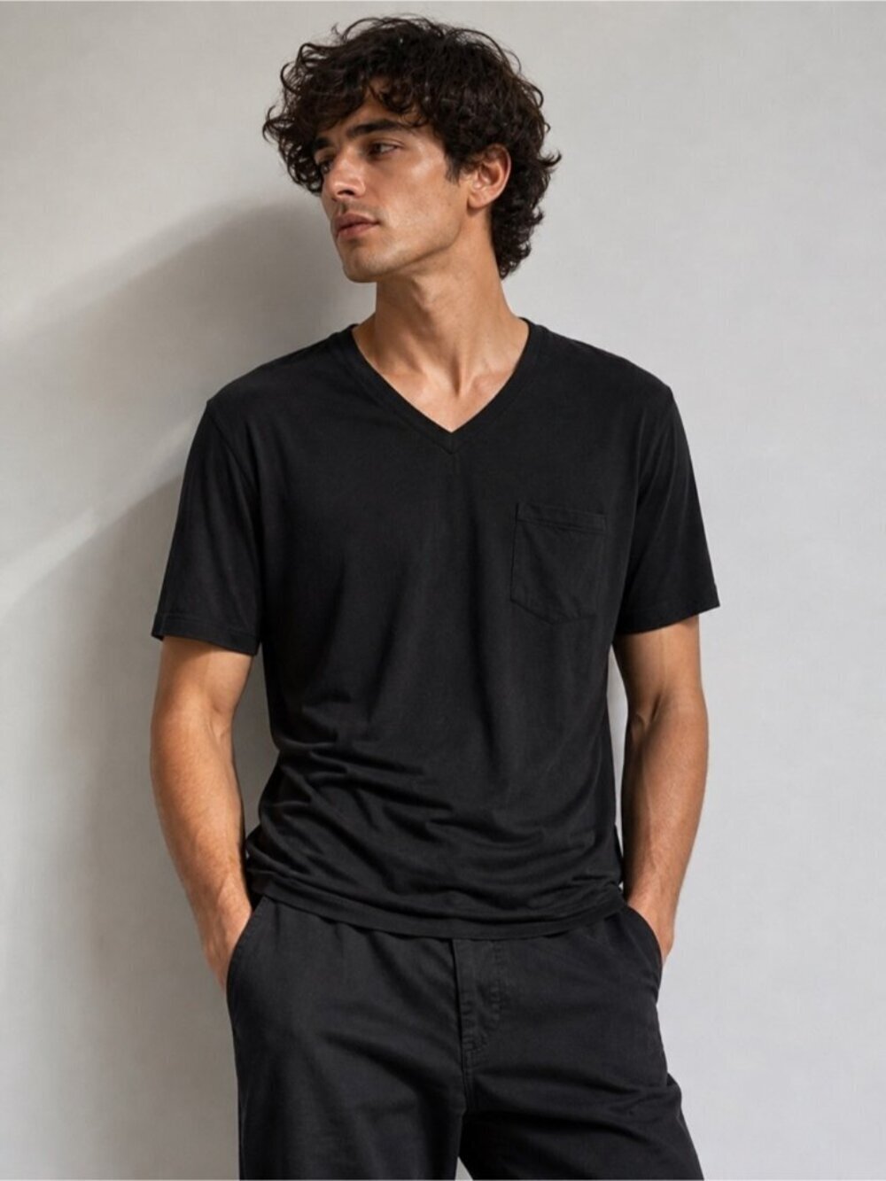 Hörst Black V-Neck Pocket Tee – Minimalist Soft Stretch T-Shirt